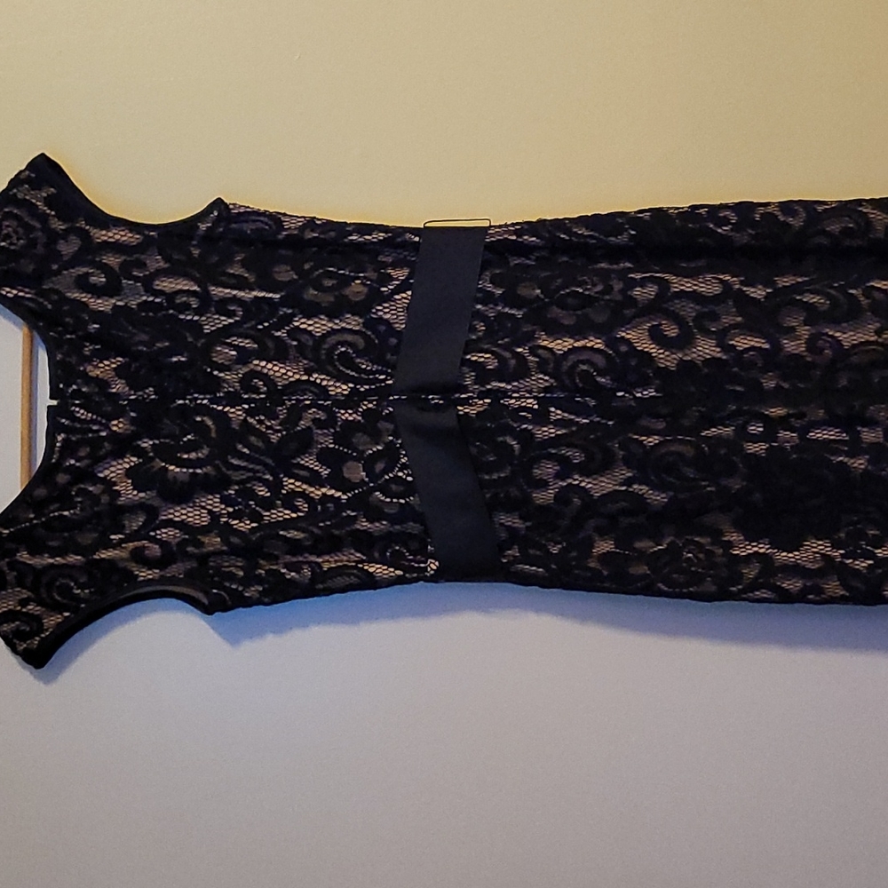 Gown - Picture 4 of 4
